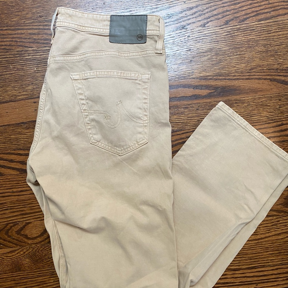 AG | Graduate | 32x32 | Khaki